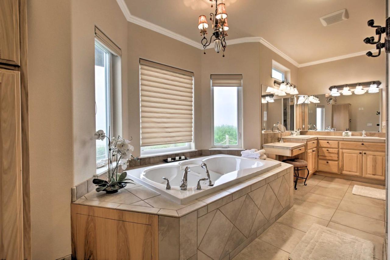 Oceanfront South With Hot Tub And Sauna *