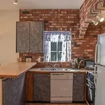 Historic Bay Front! Views Of The Marina! Walk To Everything! Unit 1