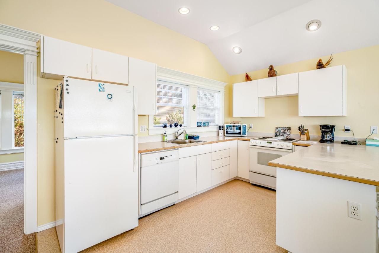 Applegate House Holiday home Newport