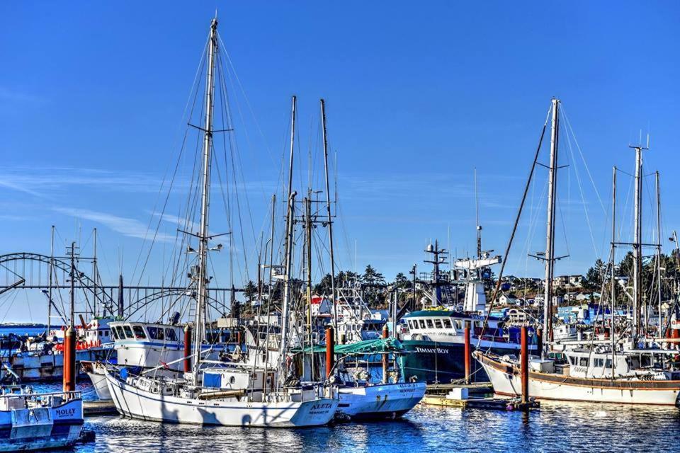 Historic Bay Front! Views Of The Marina! Walk To Everything! Unit 1 Holiday home Newport