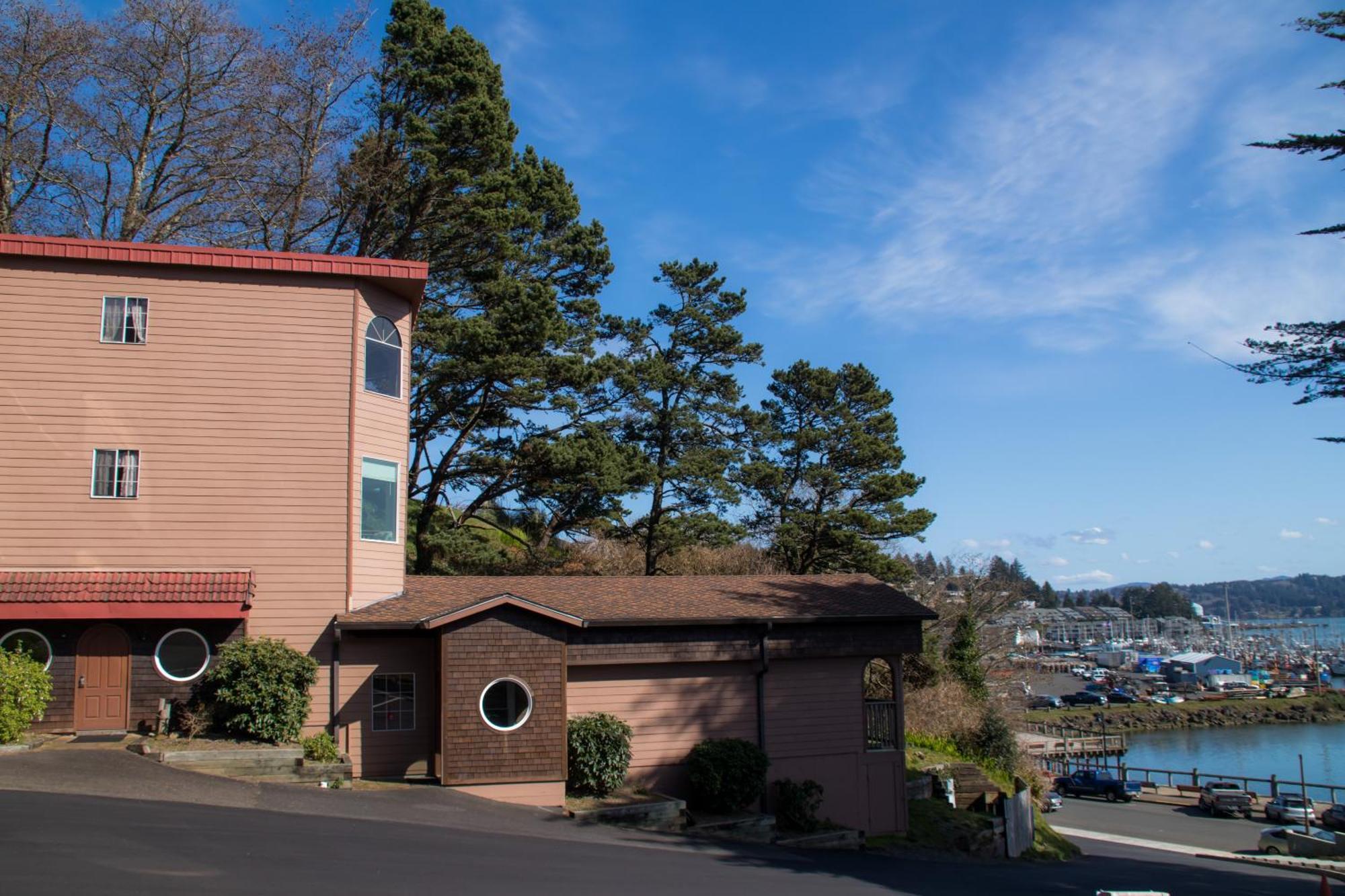 Historic Bay Front! Views Of The Marina! Walk To Everything! Unit 1