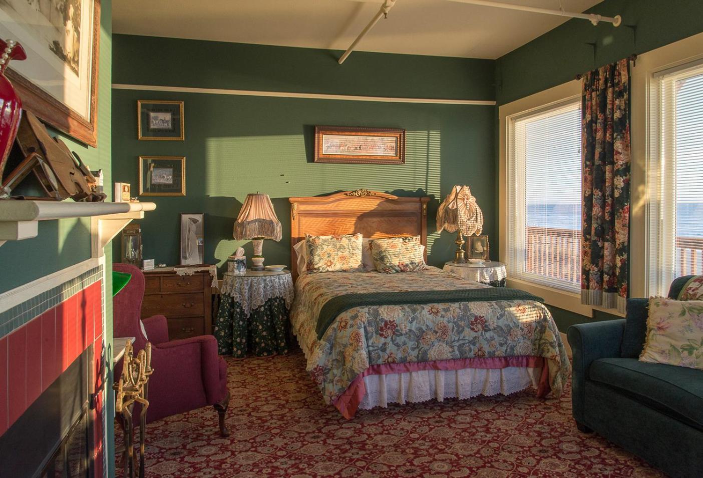 Sylvia Hotel 2*