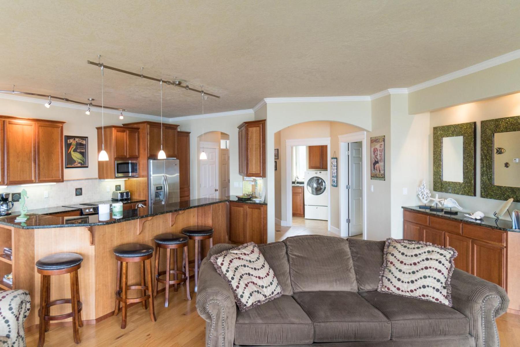 Windward At The Regatta Apartment
