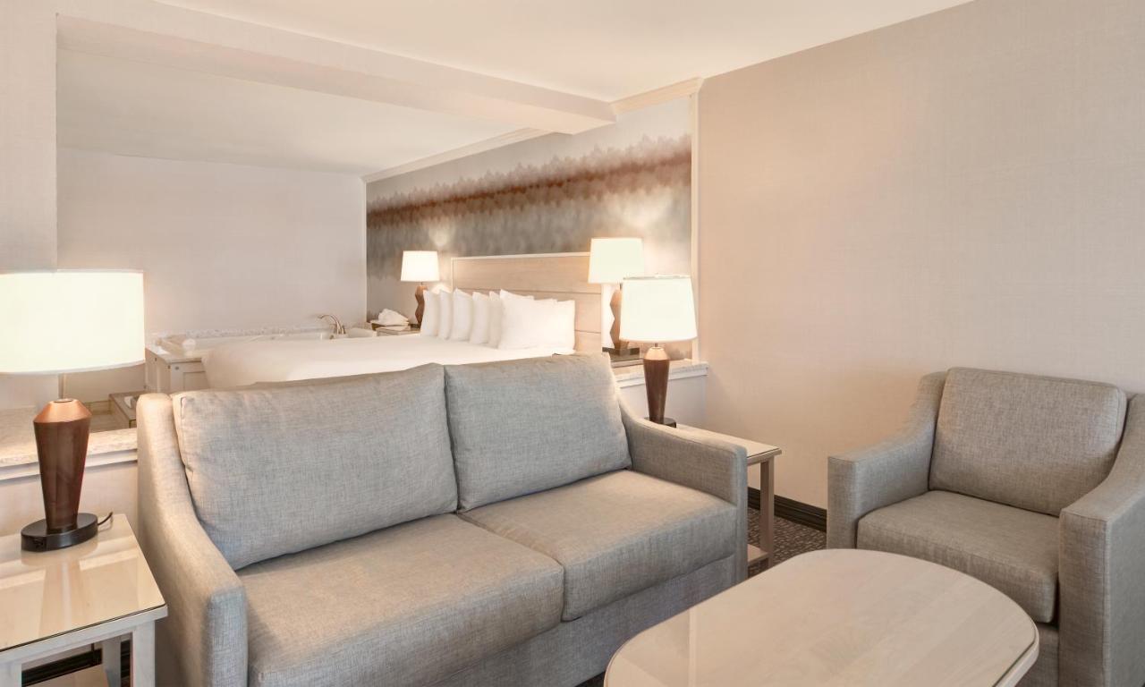 Hallmark - Resort Newport