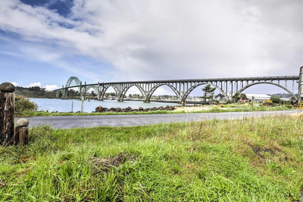 Holiday home Waterfront Oregon Abode With Balcony And Ocean Views!