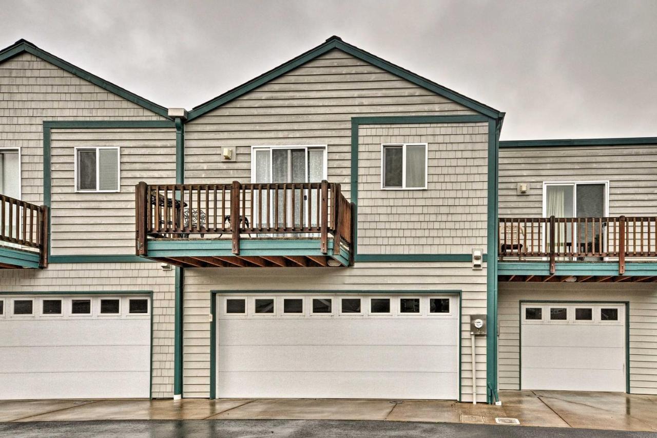 Waterfront Oregon Abode With Balcony And Ocean Views! Holiday home Newport