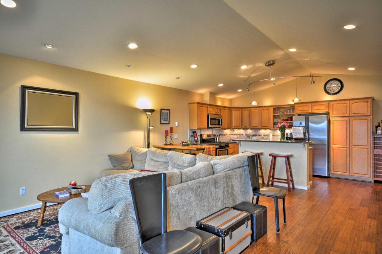 Waterfront Oregon Abode With Balcony And Ocean Views! * Newport