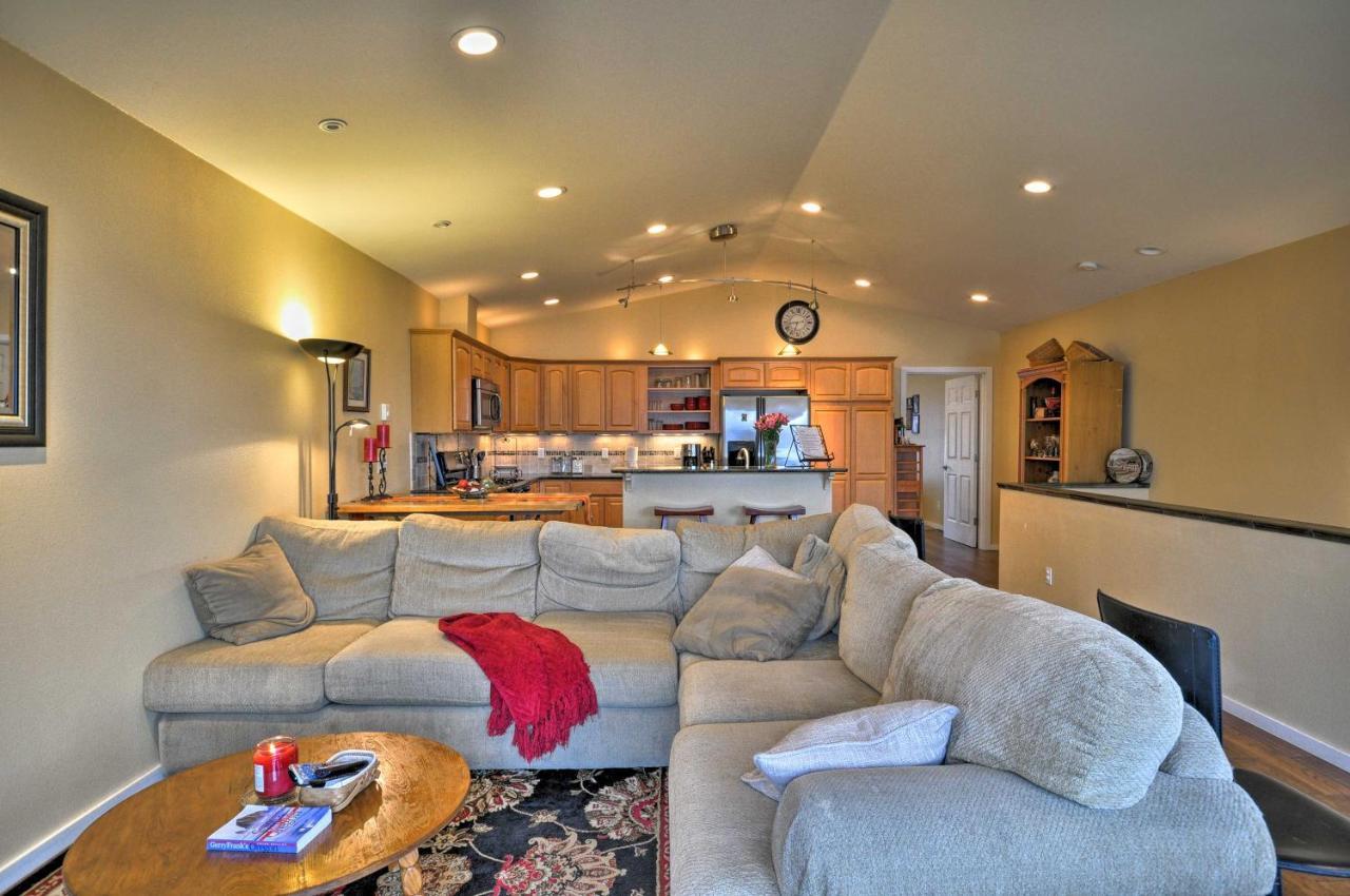 Waterfront Oregon Abode With Balcony And Ocean Views! Holiday home