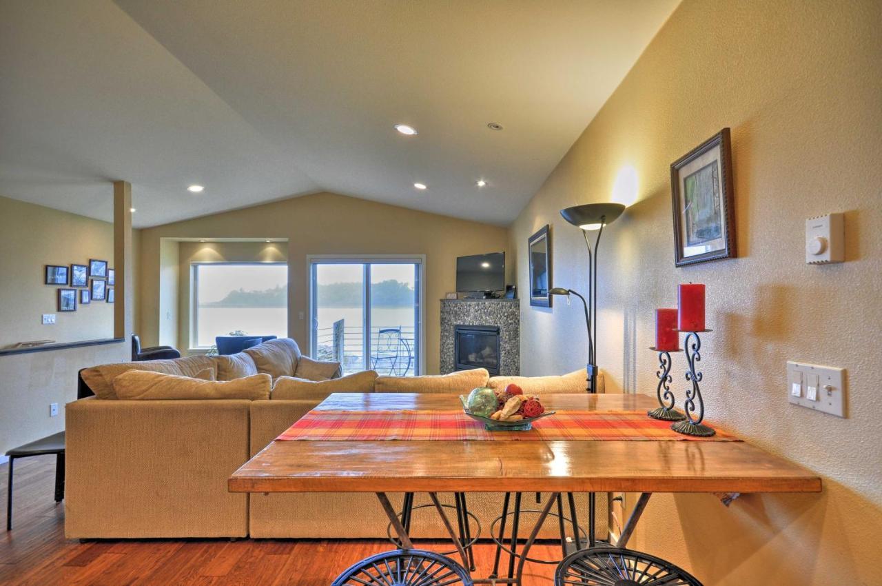 Waterfront Oregon Abode With Balcony And Ocean Views! * Newport
